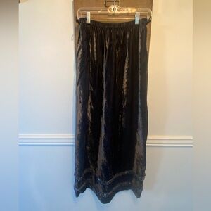 BODIL Boutique Feminine Boho Elegance Dreamy Velvet Ruffled Hem Skirt Sz M